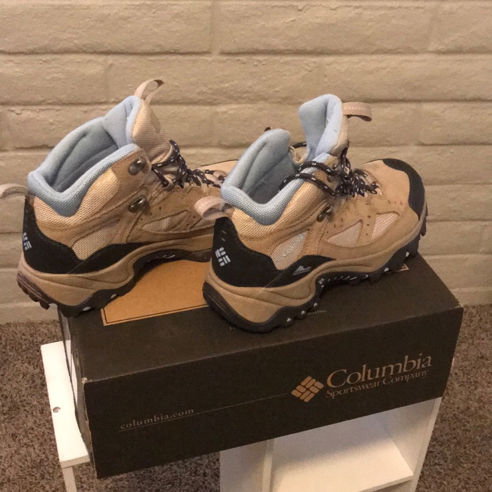 Columbia sportswear hiking boots size 8